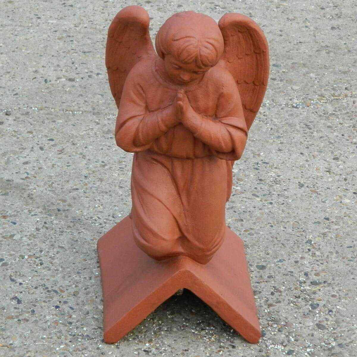 angel on a 45 degree ridge tile1.jpg